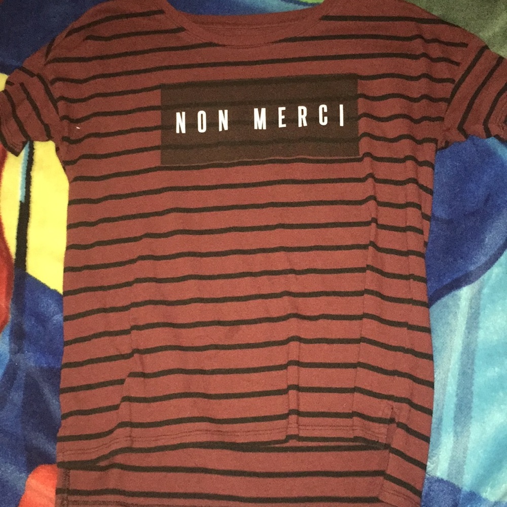 burgundy “non merci” shirt